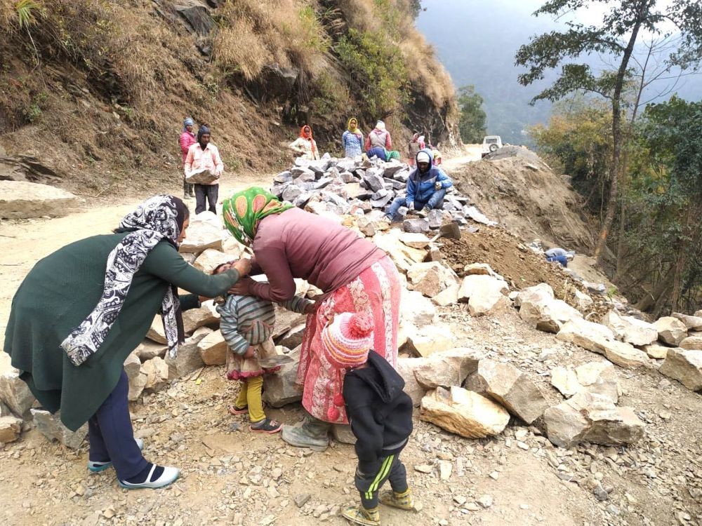 Mobile team of health workers administering polio drops in between Benreu and Poilwa village under Peren district on January 20, 2020. (Morung File Photo via CMO office Peren)